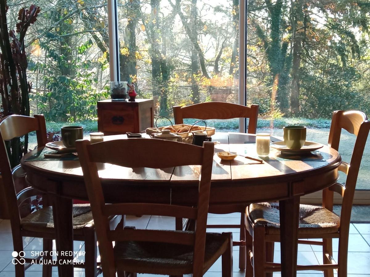 Les Trois Geais Bed & Breakfast Les Épesses Dış mekan fotoğraf