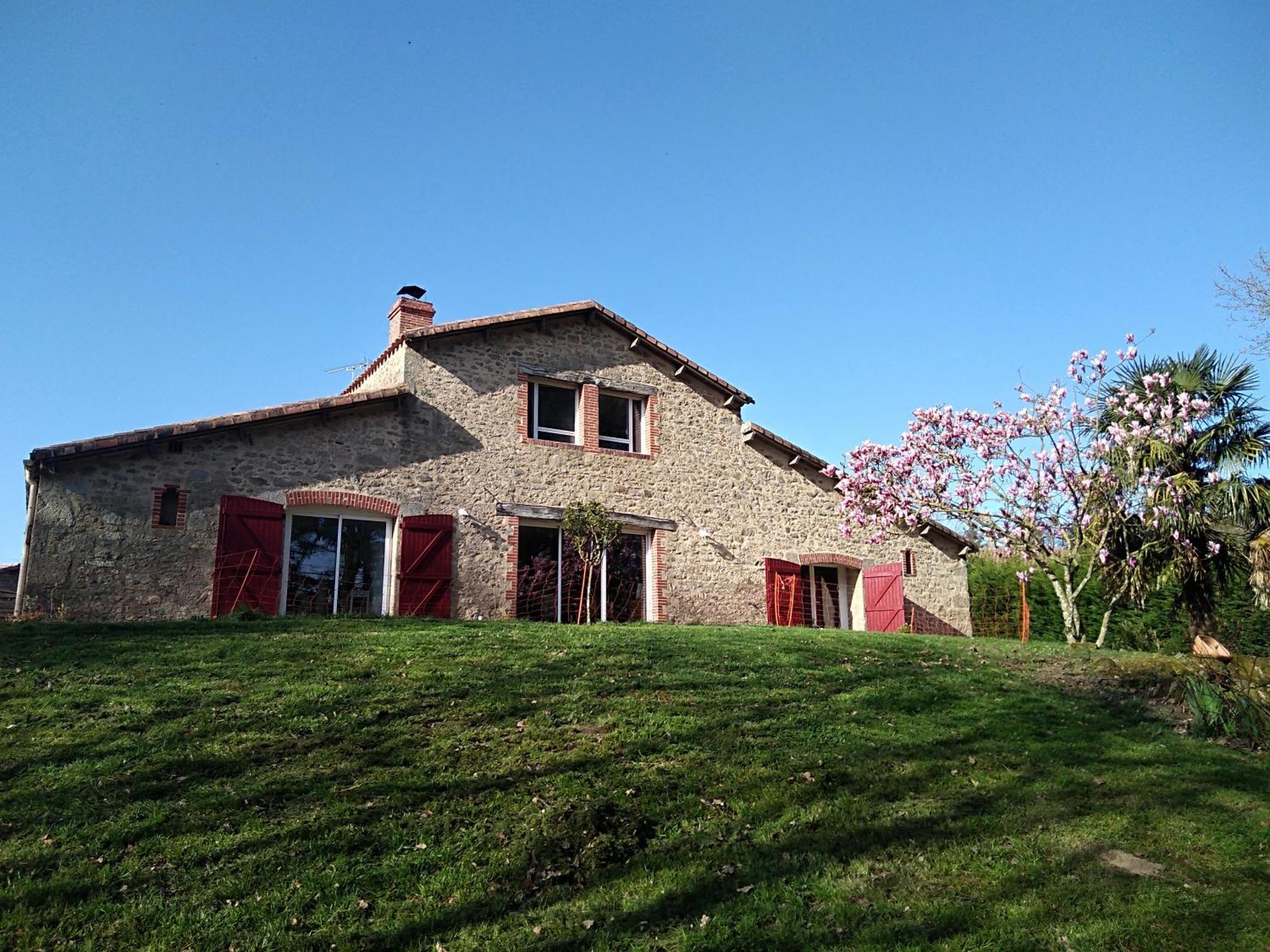 Les Trois Geais Bed & Breakfast Les Épesses Dış mekan fotoğraf